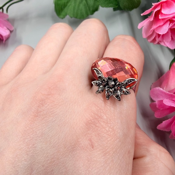 Peachy Pink / Orange Genuine Crystal Cocktail Statement Ring with Marcasite - Picture 2 of 5